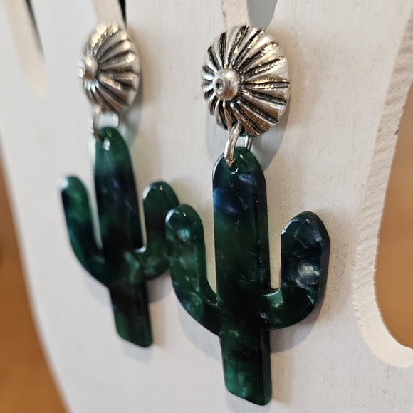 NWT'S - COWGIRL CONFETTI - Wild Cactus Silver Tone Stud Drop Earrings - Picture 5 of 7